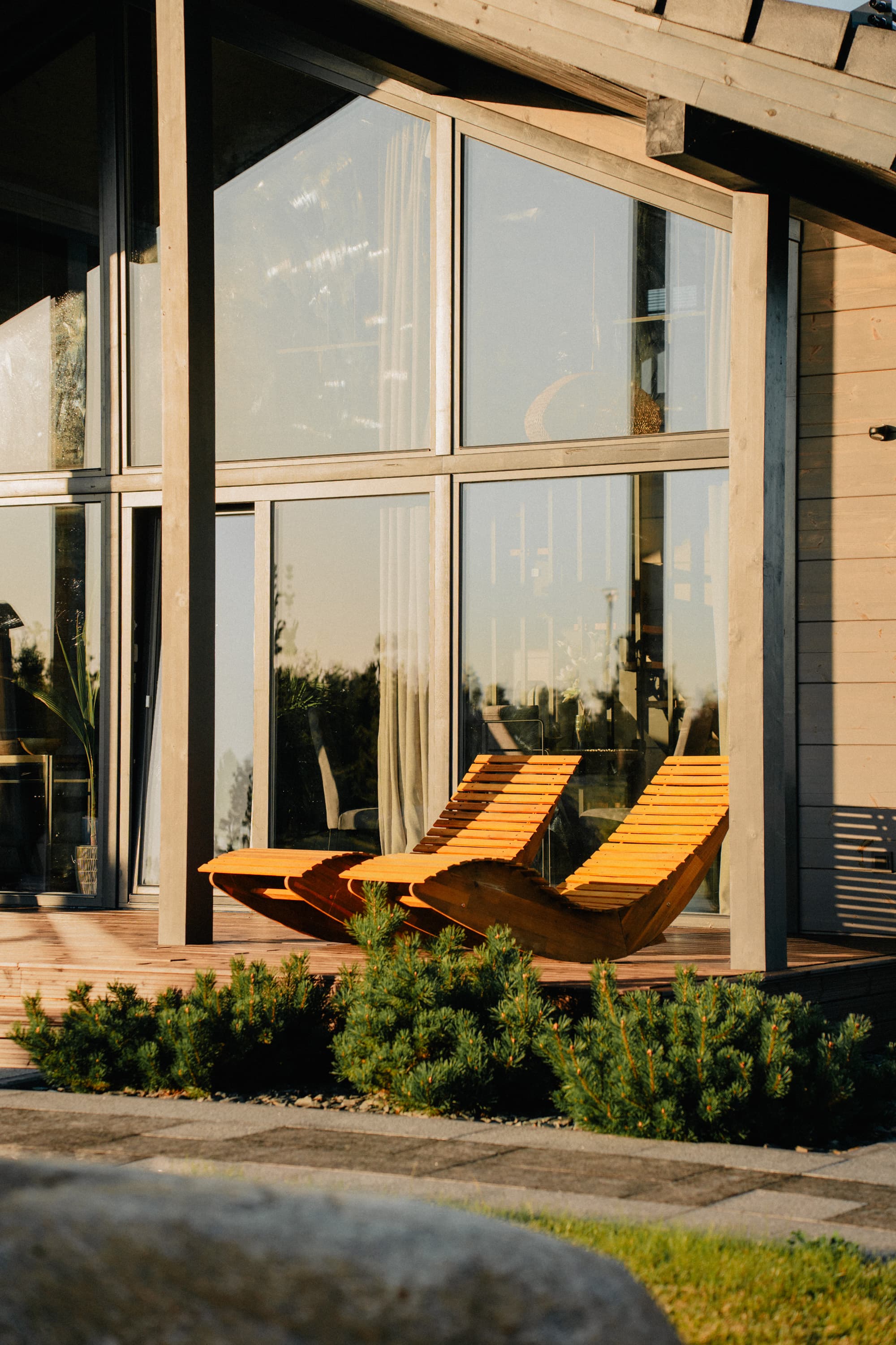 Sunlit lawn beside a SeoVillage villa